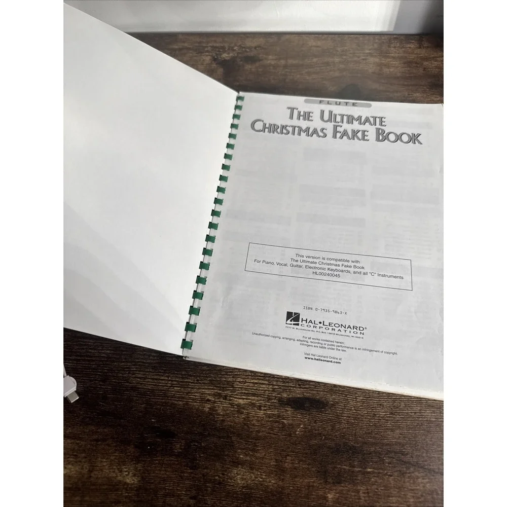 THE ULTIMATE CHRISTMAS FAKE BOOK - FLUTE By Hal Leonard Corp.‎ **Excellent**